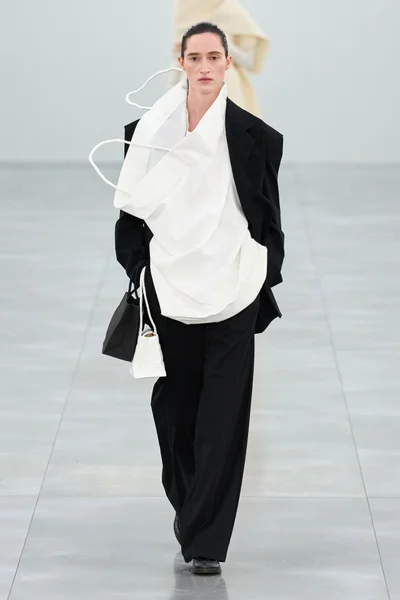 Look 32